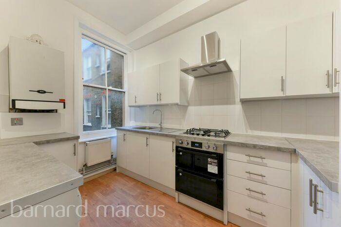 3 Bedroom Flat To Rent In Cavendish Parade, Clapham Common South Side, London, SW4