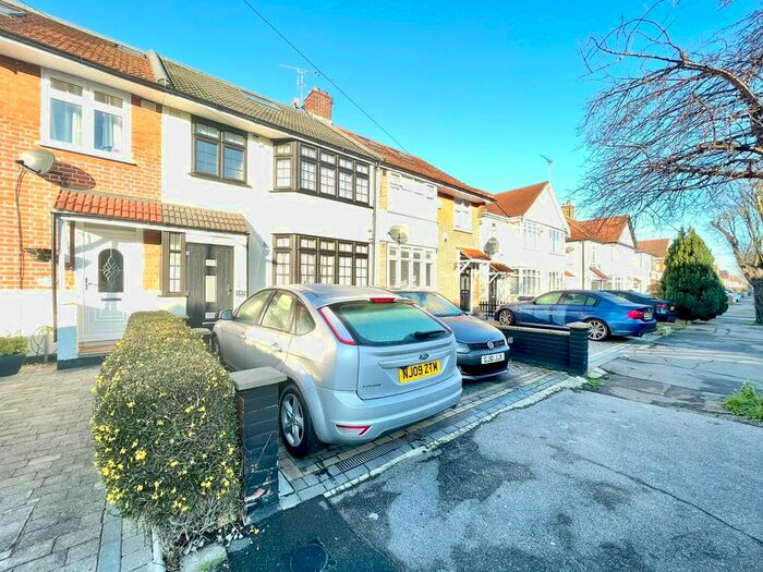 1 Bedroom Studio To Rent In Uplands Road, Woodford Green IG8