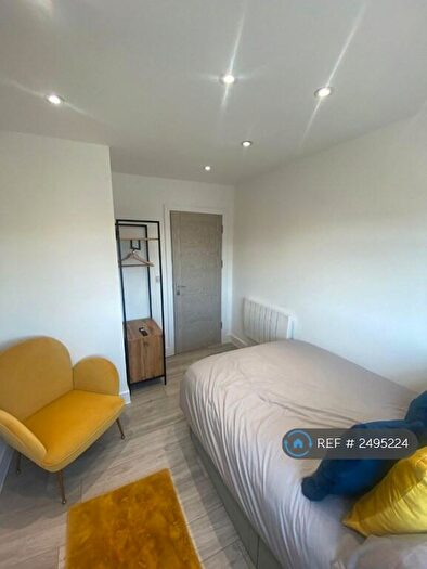 1 Bedroom Flat To Rent In Parrock Street, Gravesend, DA12