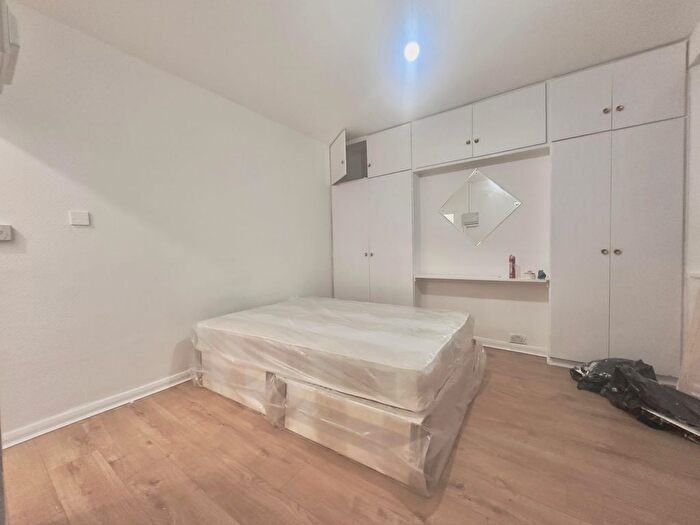 1 Bedroom Studio To Rent In Mitcham, Tooting, London, CR4