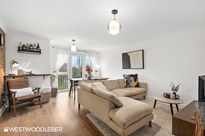 2 Bedroom Flat To Rent In Dixons Court, Crane Mead, Ware, SG12