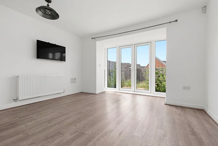 4 Bedroom Semi-Detached House To Rent In Burroughs Drive, Dartford, DA1