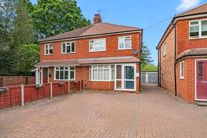 3 Bedroom Semi-Detached House To Rent In Addlestone, Surrey, KT15