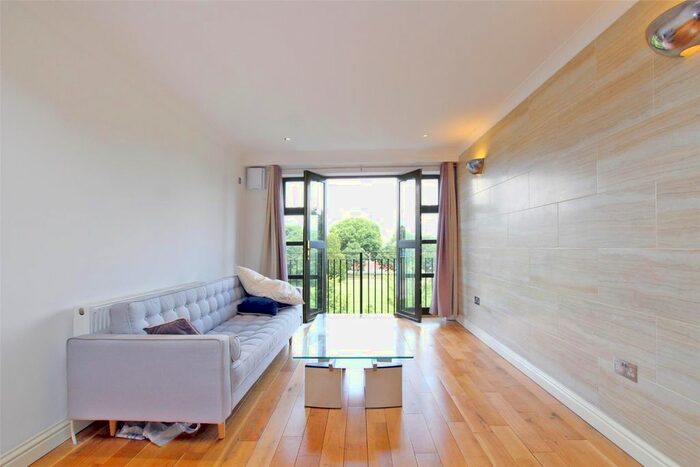 2 Bedroom Flat To Rent In Copperfield Road, Mile End, London, E3