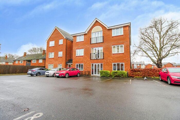 2 Bedroom Flat To Rent In Juniper House, Hassocks Close, Beeston, NG9