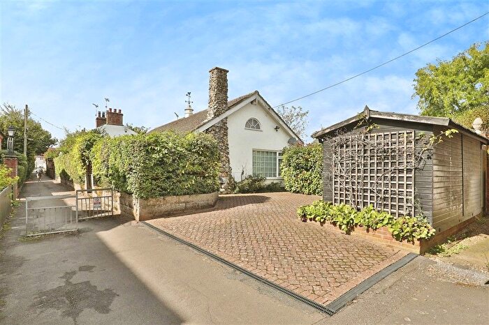 3 Bedroom Bungalow For Sale In The Pightle, Swaffham, PE37