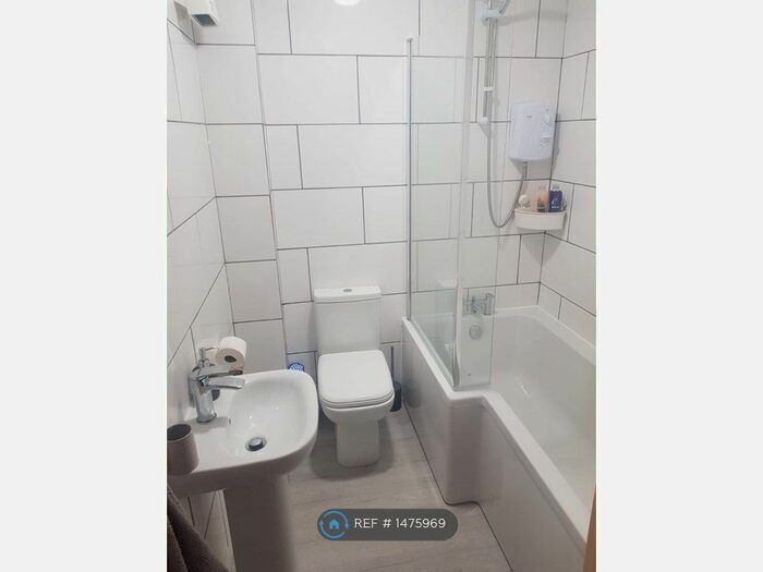 2 Bedroom Flat To Rent In Hiltingbury Road, Chandler's Ford, SO53