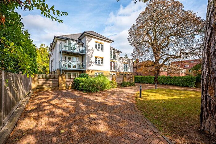 2 Bedroom Flat For Sale In Beckenham Grove, Shortlands, Bromley, BR2