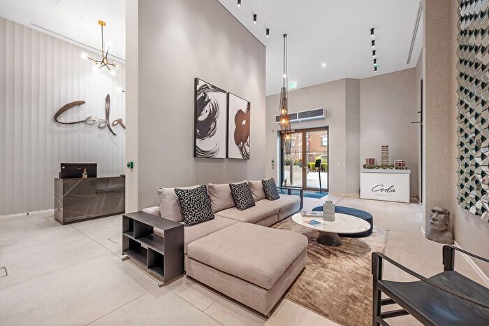 3 Bedroom Flat To Rent In York Place, London, SW11