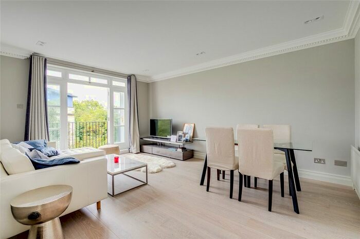 2 Bedroom Flat To Rent In Fitzclarence House, - Holland Park Avenue, London, W11