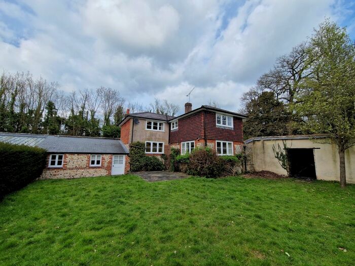 3 Bedroom Link Detached House To Rent In Alresford Road, Itchen Stoke, Alresford, Hampshire, SO24