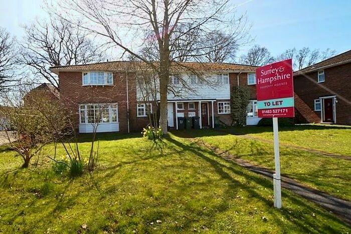 3 Bedroom House To Rent In Bedroom End Of Terrace House In Guildford, GU2