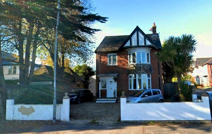 4 Bedroom Detached House To Rent In Rodwell Road, Weymouth, DT4
