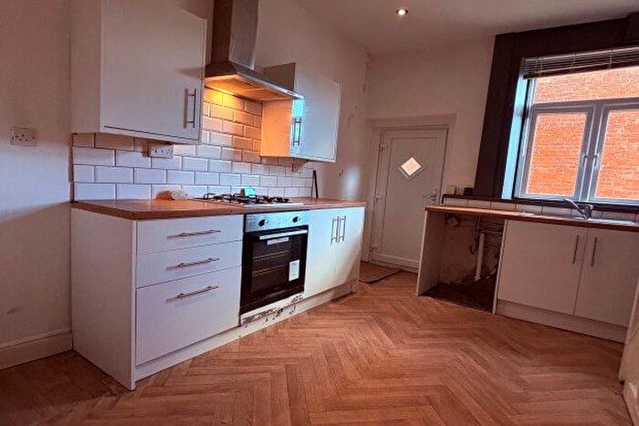 3 Bedroom Property To Rent In Milnrow Road, Oldham, OL2