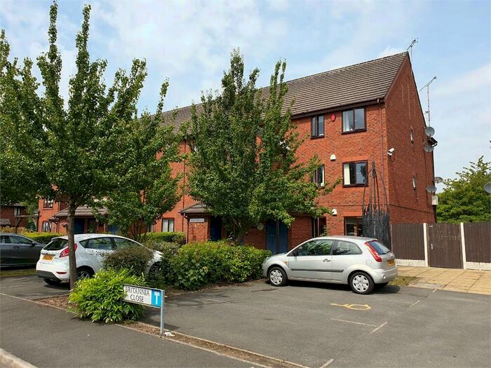 2 Bedroom Apartment To Rent In Britannia Close, Radcliffe, M26