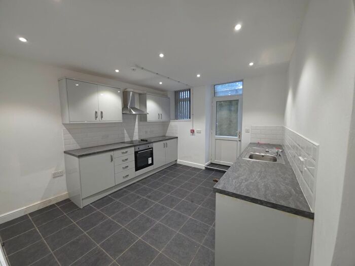1 Bedroom Flat To Rent In Shaftesbury Avenue, Bradford, BD9