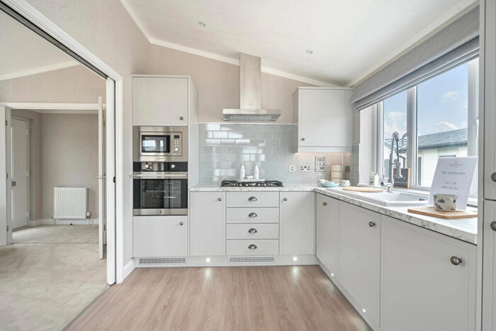 2 Bedroom Park Home For Sale In Saltash, Cornwall, PL12