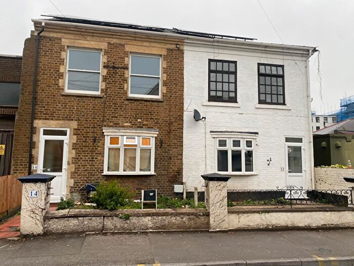 2 Bedroom Flat To Rent In Herschel Street, Slough, SL1