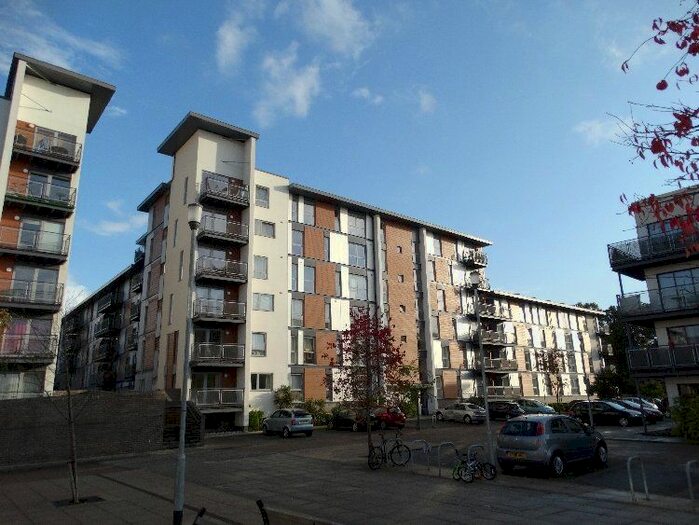 2 Bedroom Flat To Rent In Three Bridges, Crawley, RH10