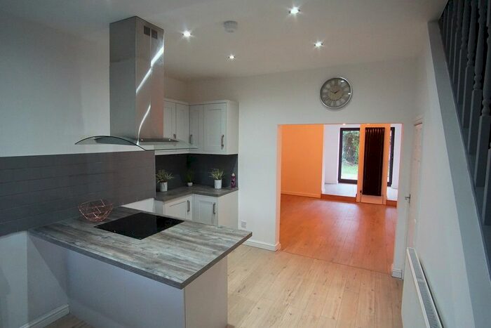2 Bedroom Terraced House To Rent In Pogsons Cottages, Leeds LS14