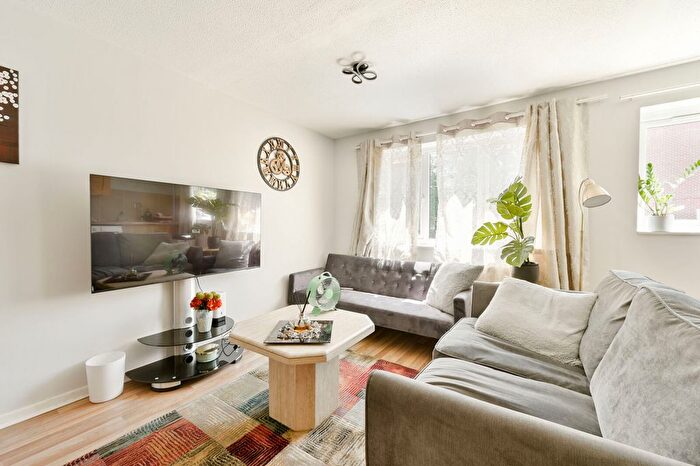 2 Bedroom Flat For Sale In Wilkinson Way, Chiswick, London, W4