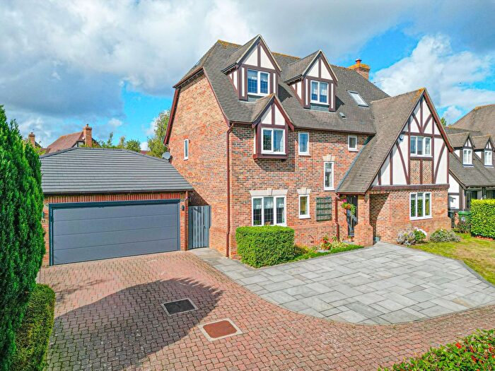 7 Bedroom Detached House For Sale In Willets Rise, Shenley Church End, MK5