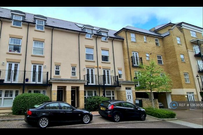 4 Bedroom Terraced House To Rent In Renwick Drive, Bromley, BR2