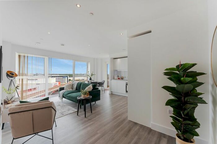 3 Bedroom Flat To Rent In Pontoon Reach, Royal Victoria, London, E16