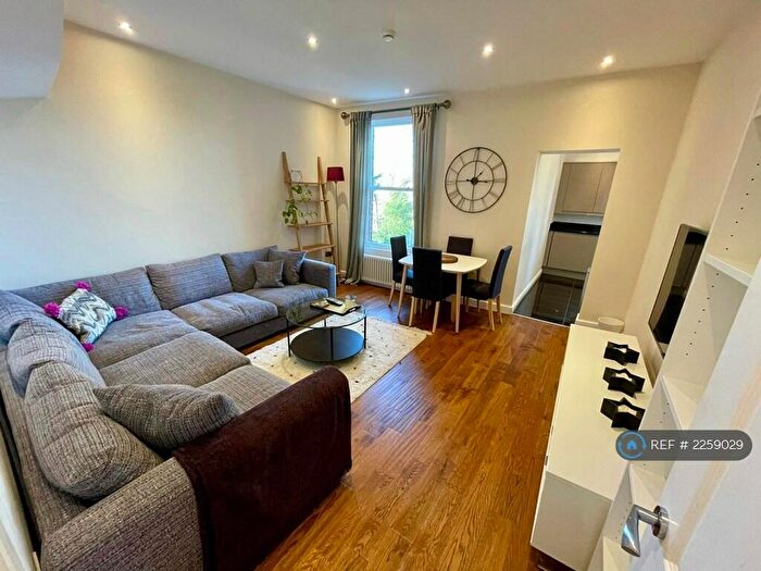 3 Bedroom Flat To Rent In Range Road, Manchester, M16