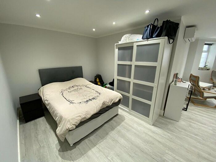 Apartment To Rent In Beechcroft Avenue, London, NW11