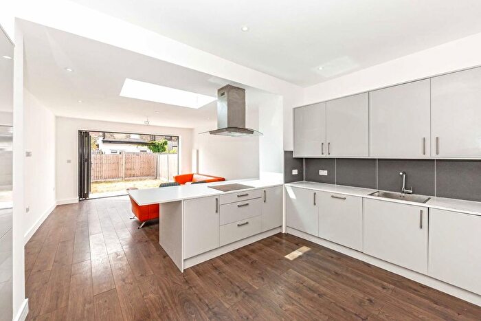 4 Bedroom Property To Rent In Blackshaw Road, Tooting, SW17