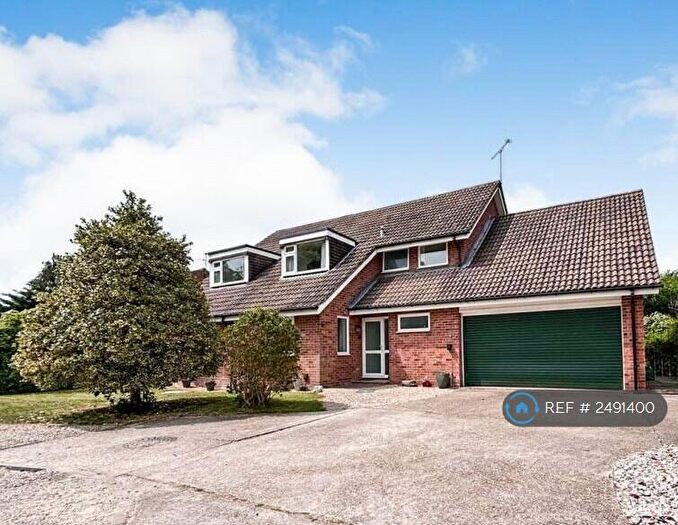 6 Bedroom Detached House To Rent In Orkney Close, Calcot, Reading, RG31