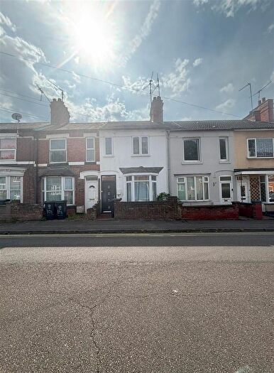 3 Bedroom Terraced House To Rent In Queen Street, Rushden, NN10