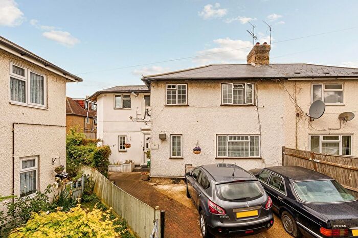 6 Bedroom Property For Sale In Taylors Green, London, W3