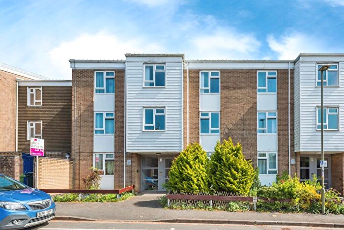 2 Bedroom Apartment For Sale In Pennywell Drive, Oxford, OX2