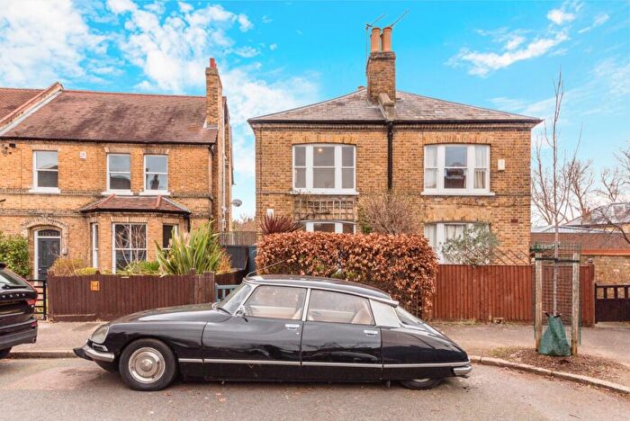 2 Bedroom House To Rent In Ildersly Grove London, SE21