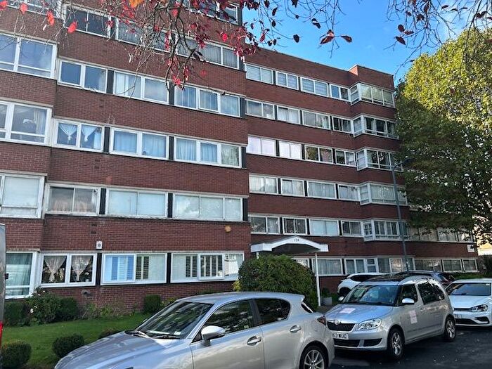2 Bedroom Flat For Sale In Willesden Lane, London, NW6