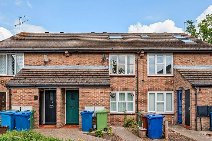 1 Bedroom Flat To Rent In St. Pauls Terrace, London, SE17