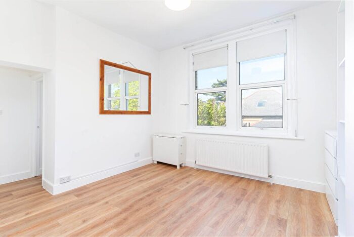 1 Bedroom Flat To Rent In Mount Adon Park, East Dulwich, London, SE22