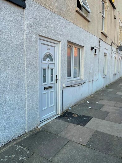 2 Bedroom Flat To Rent In Empress Avenue, Ilford IG1