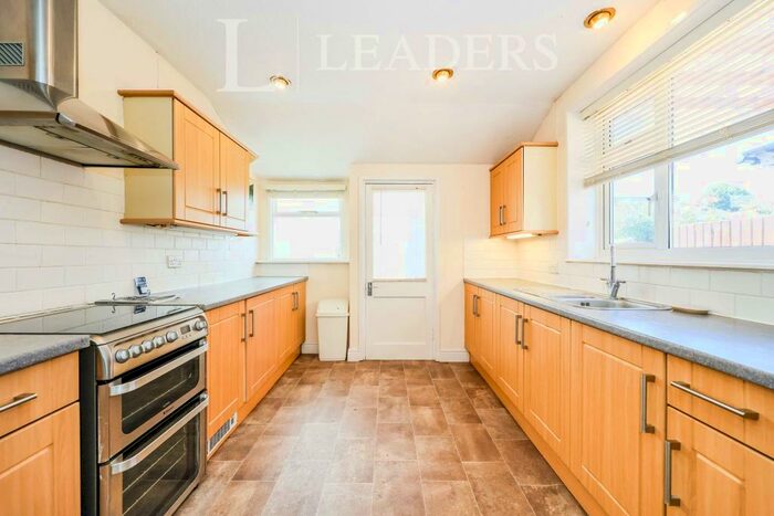 3 Bedroom Cluster House To Rent In Chatsworth Avenue, PO6