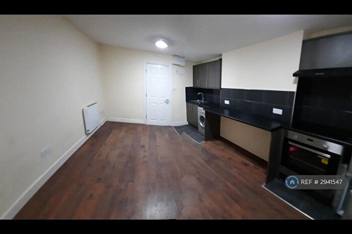 Studio To Rent In Osbaldeston Road, London, N16