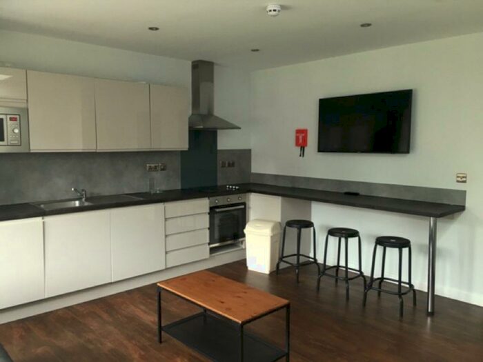 5 Bedroom Flat To Rent In Hyde Terrace, Leeds, West Yorkshire, LS2
