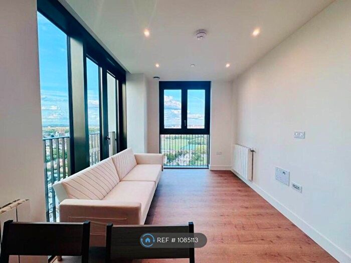 2 Bedroom Flat To Rent In Affinity View, London, E16