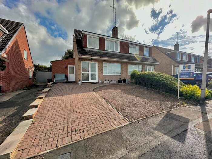 3 Bedroom Semi-Detached House For Sale In Pantolf Place, Rugby, CV21