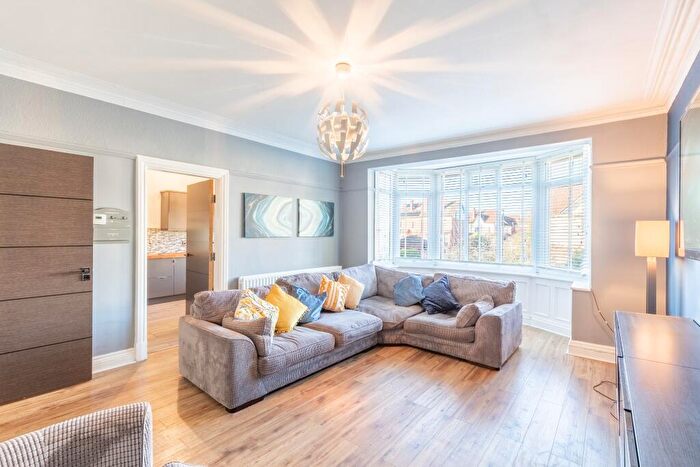 2 Bedroom Flat To Rent In Arncliffe Road, West Park, Leeds, LS16