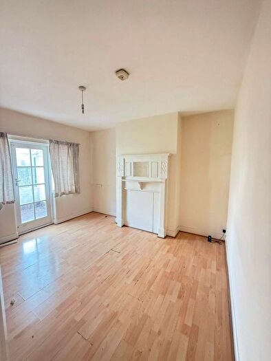 4 Bedroom Semi Detached House To Rent In Heston Avenue, Hounslow, TW5
