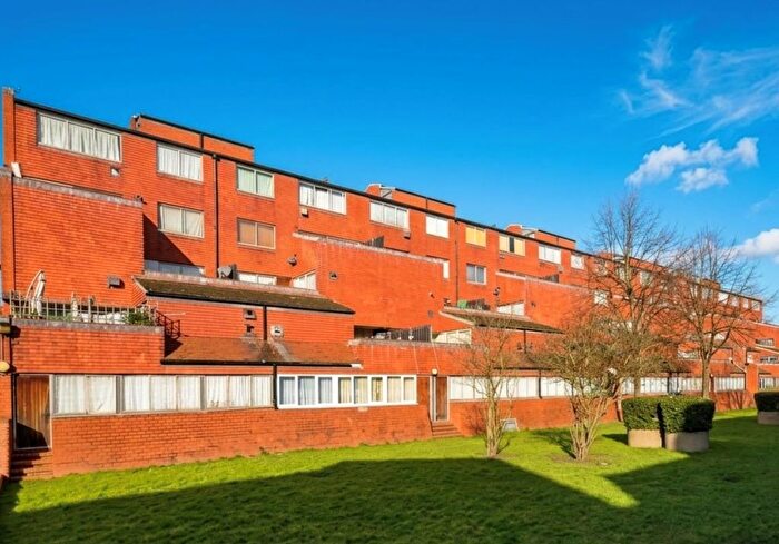 1 Bedroom Flat For Sale In Flat Gladstone House, Sadler Close, Mitcham, Surrey, CR4