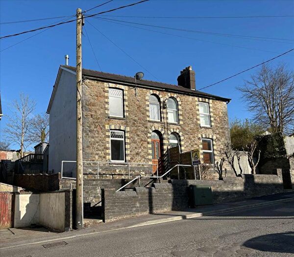 3 Bedroom Semi-Detached House For Sale In Heol Cennen, Ffairfach, Llandeilo, SA19