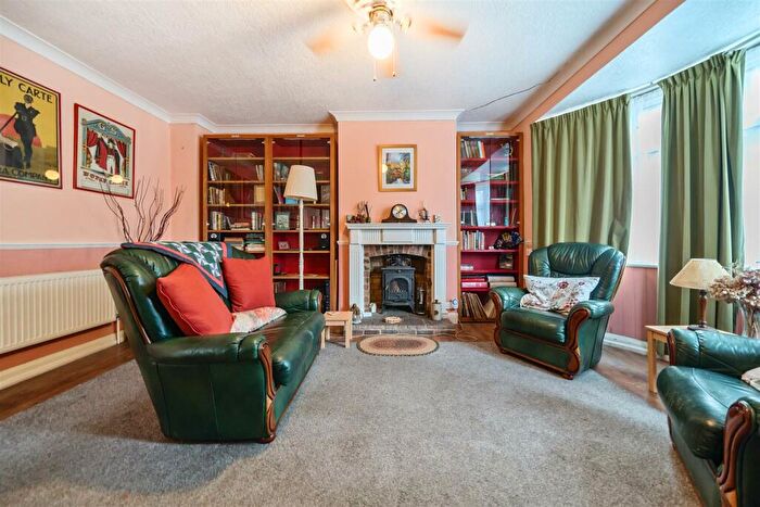 2 Bedroom Bungalow For Sale In Seddon Road, Morden, SM4